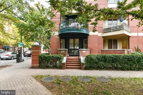 1688 N Quinn St, Arlington, VA 22209