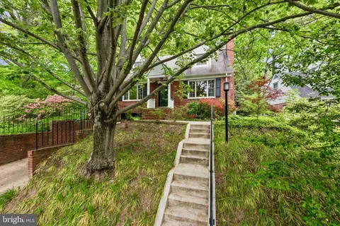 4260 25th St N, Arlington, VA 22207