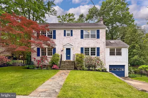 4018 N Chesterbrook Rd, Arlington, VA 22207