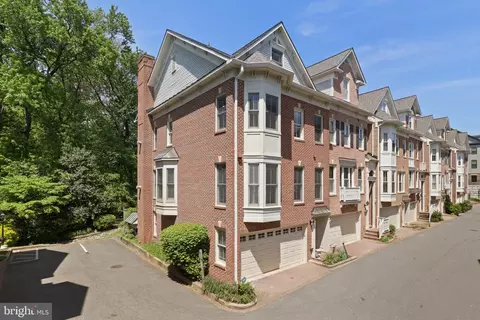 2331 N Van Buren Ct, Arlington, VA 22205