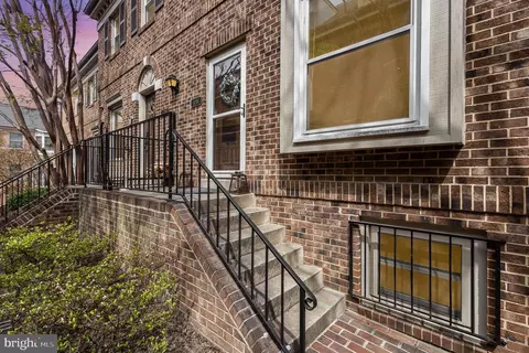 1120 N Taylor St #3, Arlington, VA 22201