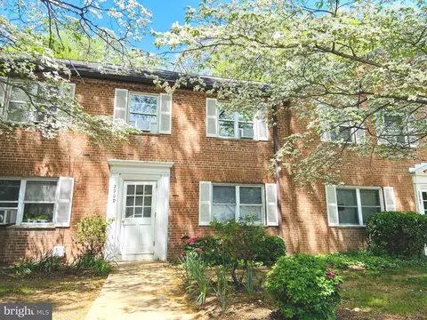 2909 16th Rd S #B, Arlington, VA 22204