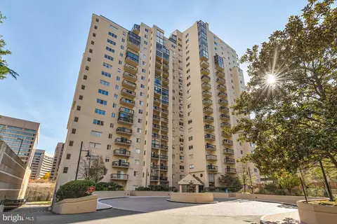 1211 S Eads St #604, Arlington, VA 22202