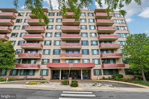 4201 Cherry Hill Rd #110, Arlington, VA 22207