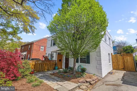 829 S Ivy St, Arlington, VA 22204