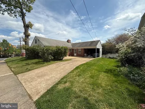 2846 Lorcom Ln, Arlington, VA 22207