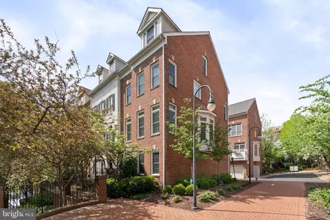 2423 Fairfax Dr, Arlington, VA 22201