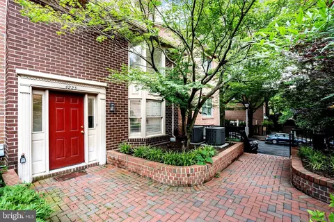 4223 N Carlin Springs Rd, Arlington, VA 22203