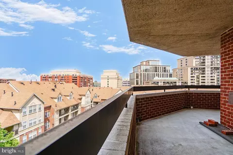 1276 N Wayne St #800, Arlington, VA 22201