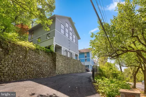 2621 S Arlington Ridge Rd, Arlington, VA 22202