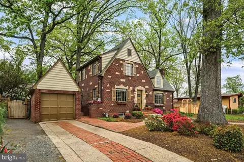 2651 Fort Scott Dr, Arlington, VA 22202