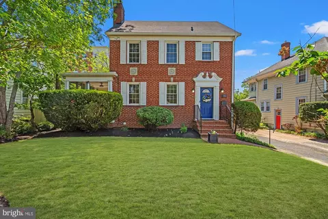3512 9th St S, Arlington, VA 22204