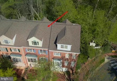 2203 N Oak Ct N, Arlington, VA 22209