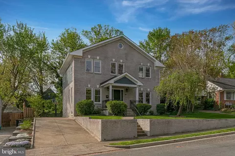 5204 20th St N, Arlington, VA 22205