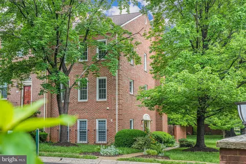 2 S Manchester St S, Arlington, VA 22204