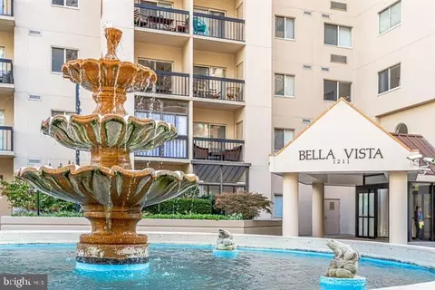 1211 S Eads St S #401, Arlington, VA 22202