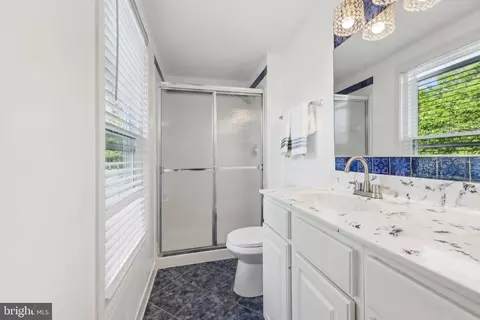 Bath - 211 S Barton St, Arlington, VA 22204 photo 2 of 4