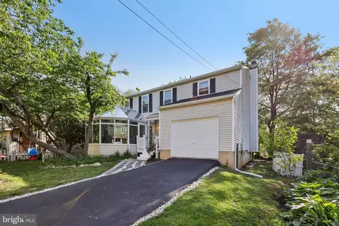 Exterior - 211 S Barton St, Arlington, VA 22204 photo 2 of 9