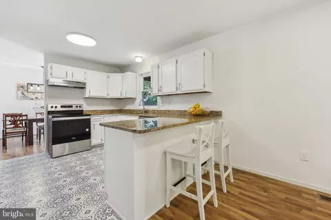 Kitchen - 211 S Barton St, Arlington, VA 22204 photo 1 of 2