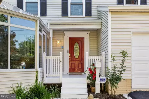Exterior - 211 S Barton St, Arlington, VA 22204 photo 3 of 9