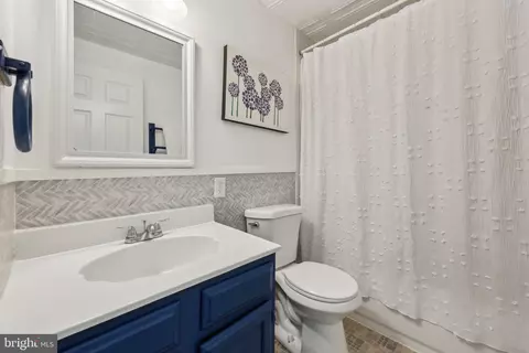 Bath - 211 S Barton St, Arlington, VA 22204 photo 3 of 4
