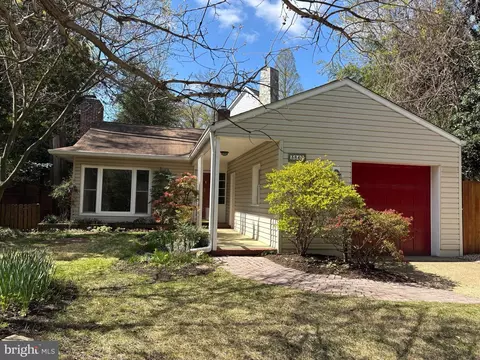 3840 Lorcom Ln, Arlington, VA 22207
