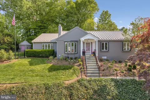 5018 36th St N, Arlington, VA 22207