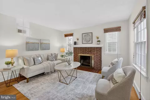 834 N Abingdon St, Arlington, VA 22203