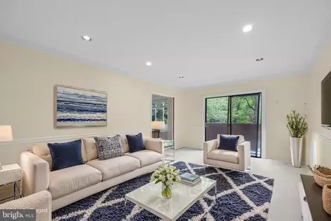 1529 S George Mason Dr S #11, Arlington, VA 22204
