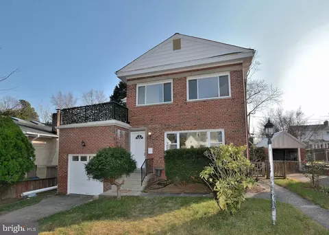 2626 12th St S #1, Arlington, VA 22204
