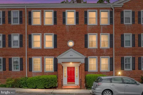 2922 S Buchanan St #C1, Arlington, VA 22206