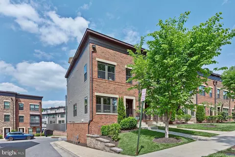 5701 11th St N #7, Arlington, VA 22205