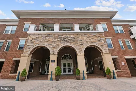 2301 25th St S #4-303, Arlington, VA 22206