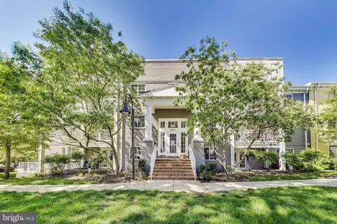 4077 S Four Mile Run Dr #204, Arlington, VA 22204