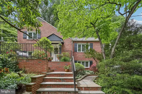 3919 30th St N, Arlington, VA 22207