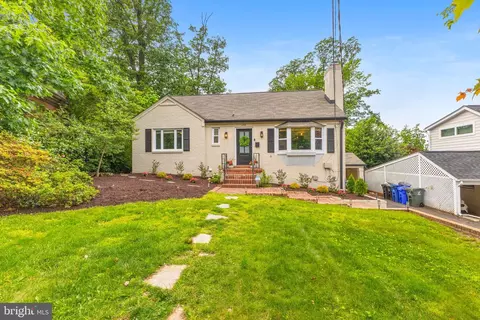 2318 N Upton St, Arlington, VA 22207