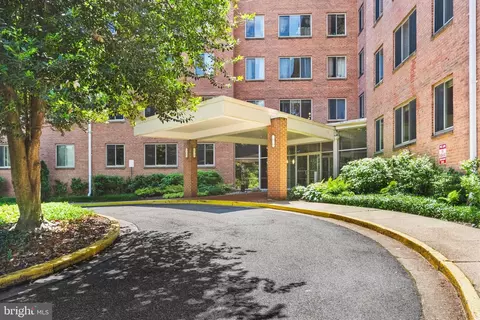 3000 Spout Run Pkwy #B606, Arlington, VA 22201