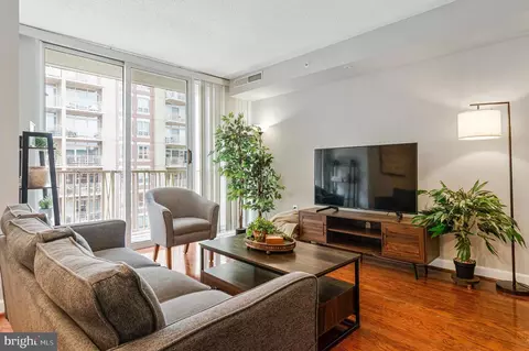 880 N Pollard St N #925, Arlington, VA 22203