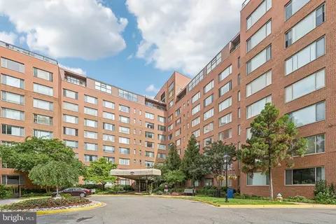 1111 Arlington Blvd #810, Arlington, VA 22209