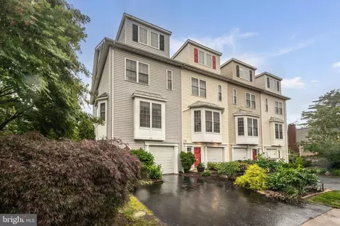 414 S Wayne St, Arlington, VA 22204