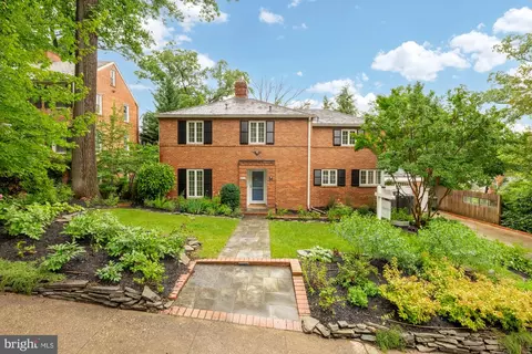 811 26th Pl S, Arlington, VA 22202