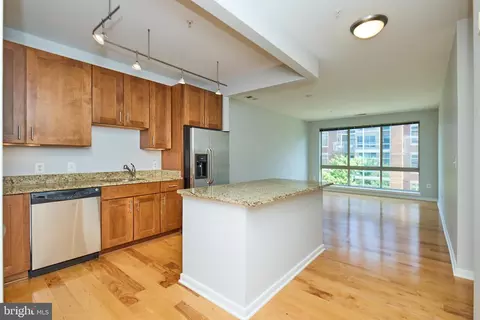 2200 N Westmoreland St #330, Arlington, VA 22213