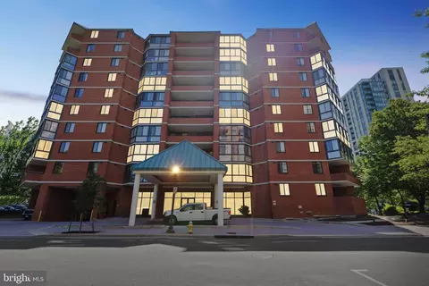 1001 N Randolph St #720, Arlington, VA 22201