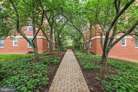 22 S Old Glebe Rd #5-D, Arlington, VA 22204