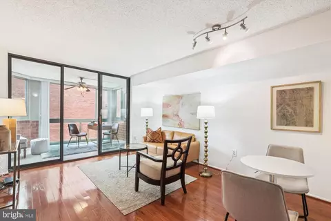 1001 N Vermont St #812, Arlington, VA 22201