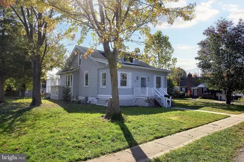 2530 18th St N, Arlington, VA 22201