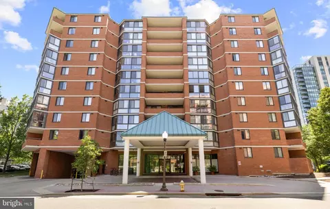 1001 N Randolph St #910, Arlington, VA 22201