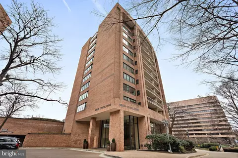1805 Crystal Dr #1016S, Arlington, VA 22202