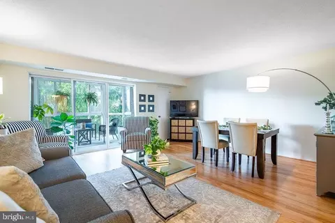 1600 N Oak St #324, Arlington, VA 22209