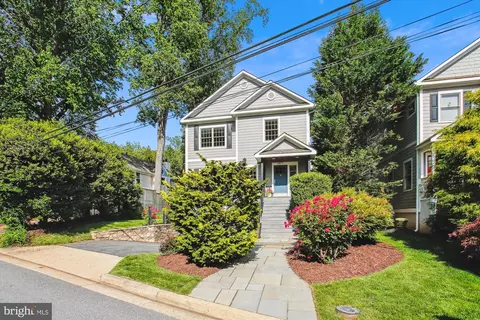 2371 N Edgewood St, Arlington, VA 22207